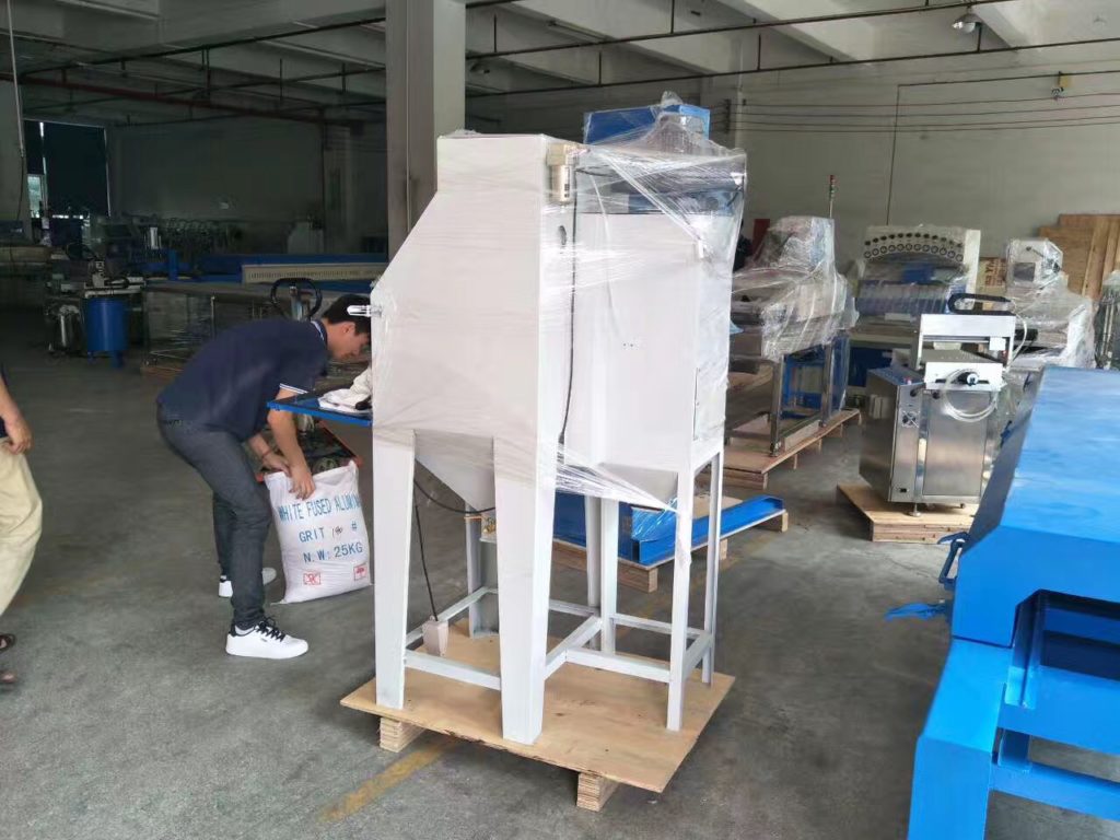 Sand blasting cabinet for PVC molds